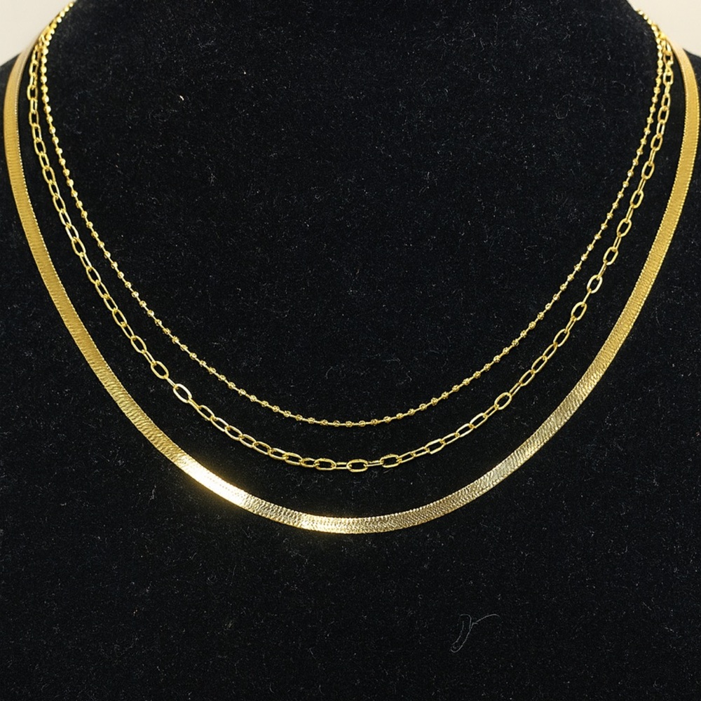 Elegant Gold Layered Necklace